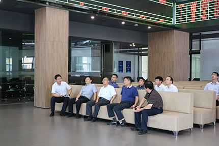 20170829濰坊市農(nóng)村信用合作社聯(lián)合社黨委書(shū)記、理事長(zhǎng)陳衛(wèi)東一行到中凱智慧冷鏈物流園進(jìn)行實(shí)地考察交流學(xué)習(xí).jpg